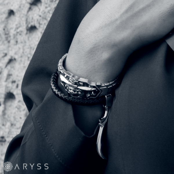 กำไลพระแสงดาบคาบค่าย (Carry Sword Bangle)