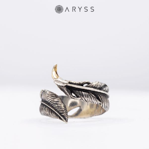 แหวนขนไก่ชนนักสู้ (Fighting Rooster Feather Ring)