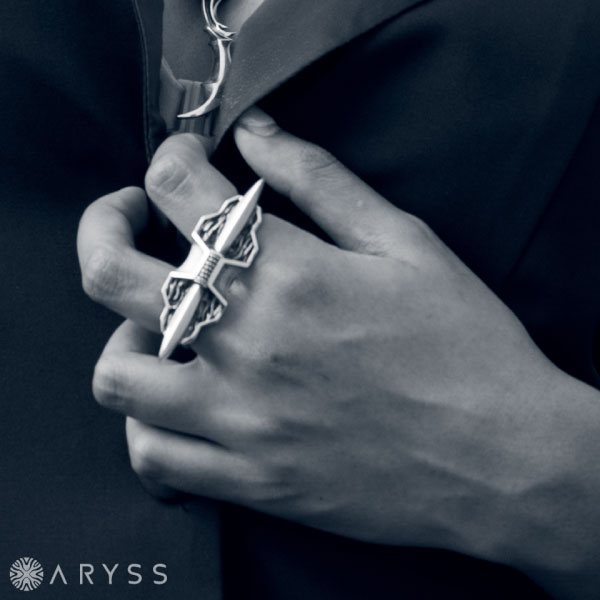 แหวนสวมสองนิ้วพระแสงดาบคาบค่าย (Carry Sword Two-Finger Ring)